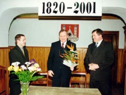 W czasie pomocji książki profesorskiej w siedziebie Towarzystwa Naukowego Płockiego   20 II 2001
